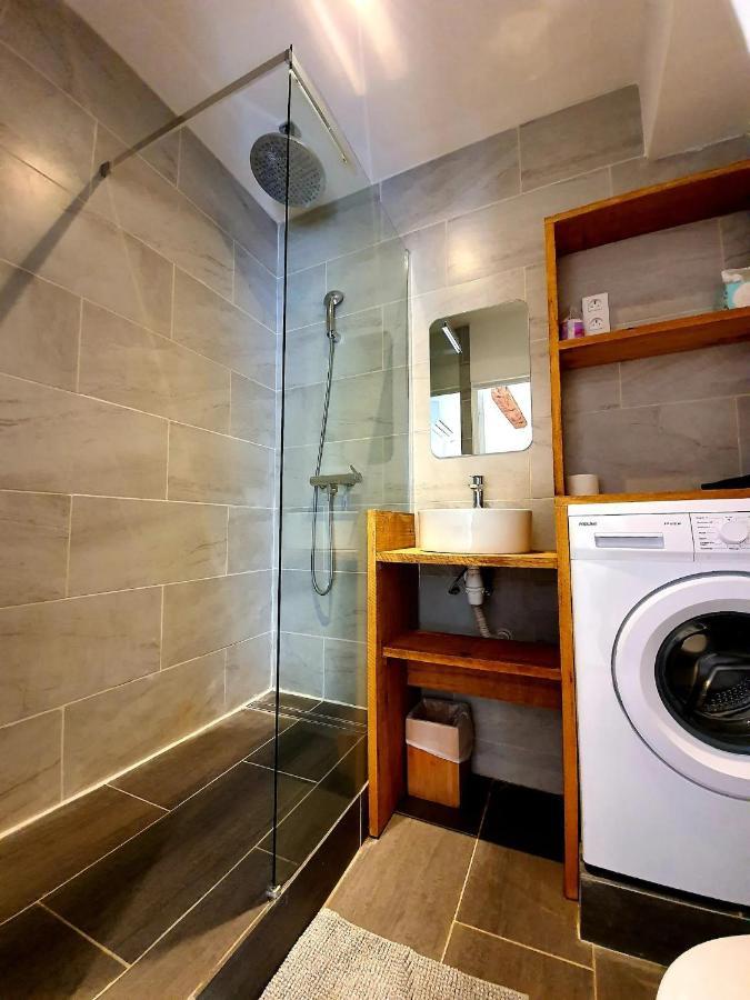 Freshly Tastefully Renovated Apartments In Heart Of Old Antibes Zewnętrze zdjęcie