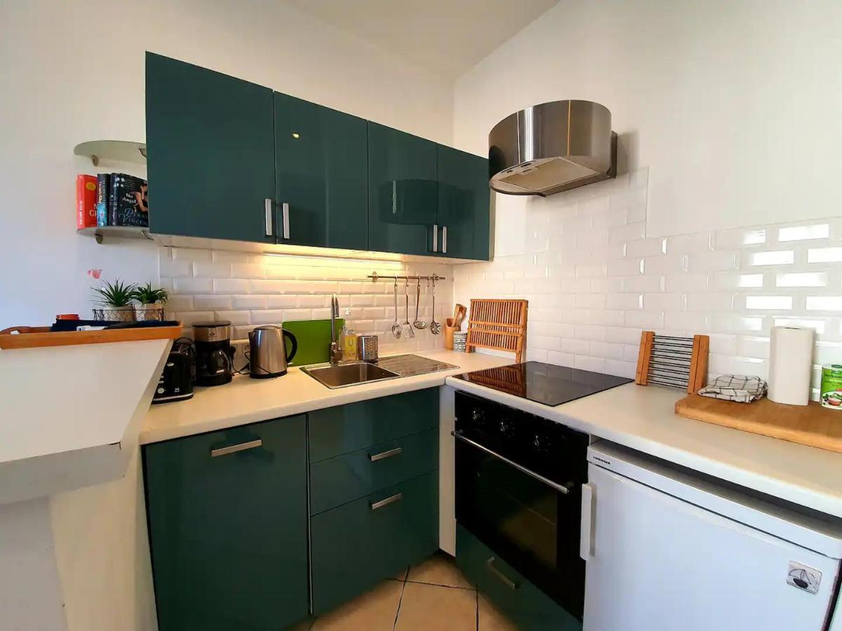 Freshly Tastefully Renovated Apartments In Heart Of Old Antibes Zewnętrze zdjęcie