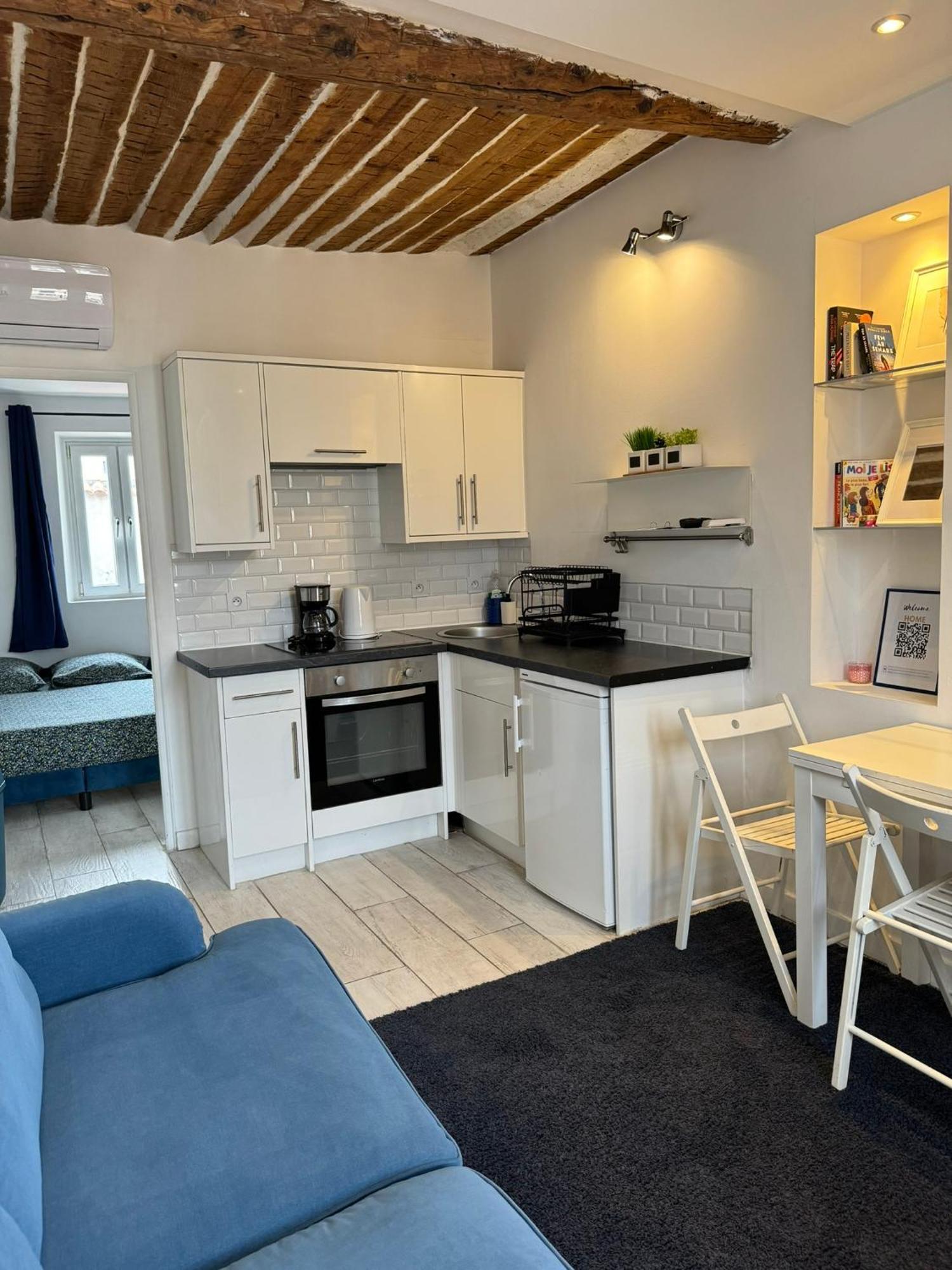 Freshly Tastefully Renovated Apartments In Heart Of Old Antibes Zewnętrze zdjęcie